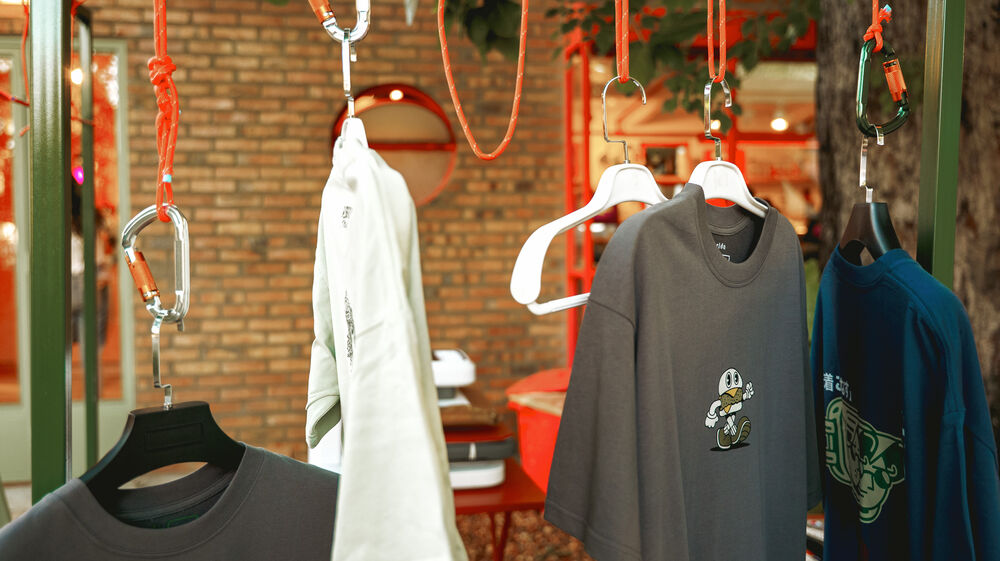 Hybrida Café Jardin pop-up — frame 02