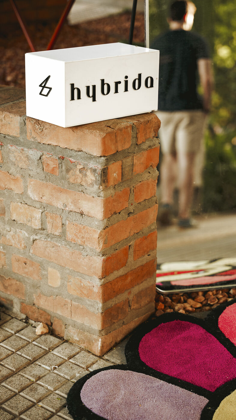 Hybrida Café Jardin pop-up — frame 05