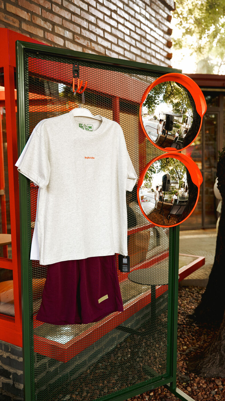 Hybrida Café Jardin pop-up — frame 06