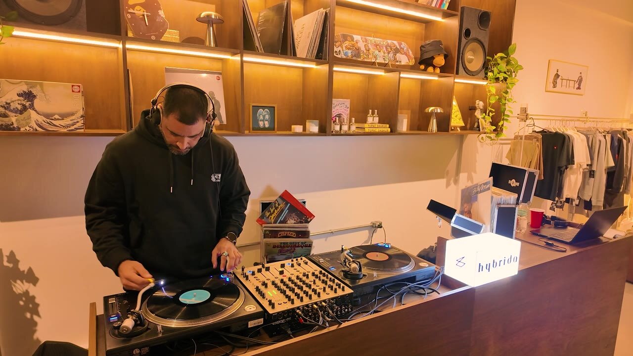 DJ Fede Silvera performing inside HYBRIDA LAB HQ for Session 002.